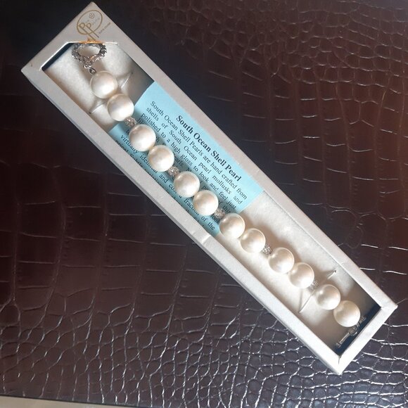 Pan Pacific South Ocean Shell Pearl Bracelet w/ Rhinestone & Silver Tone Spacers - Picture 2 of 10